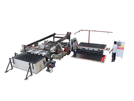 Automatic sawing machine for building template