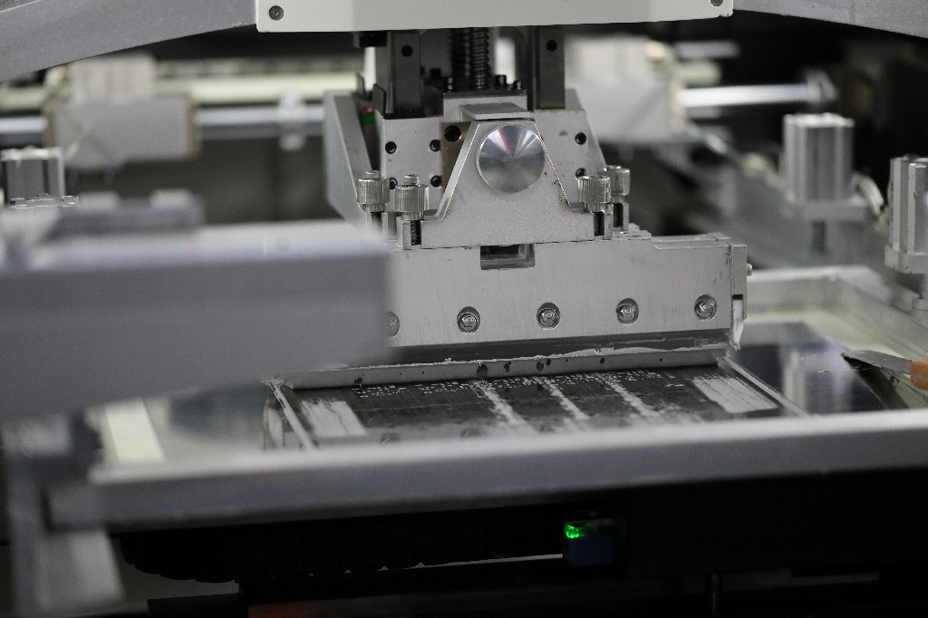 SMT贴片加工锡膏网与红胶网有什么区别?锡膏网与红胶网的区别