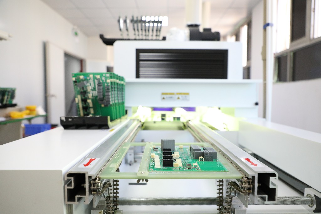 PCBA加工三防漆涂覆厚度标准是几多?三防漆涂覆厚度标准规范