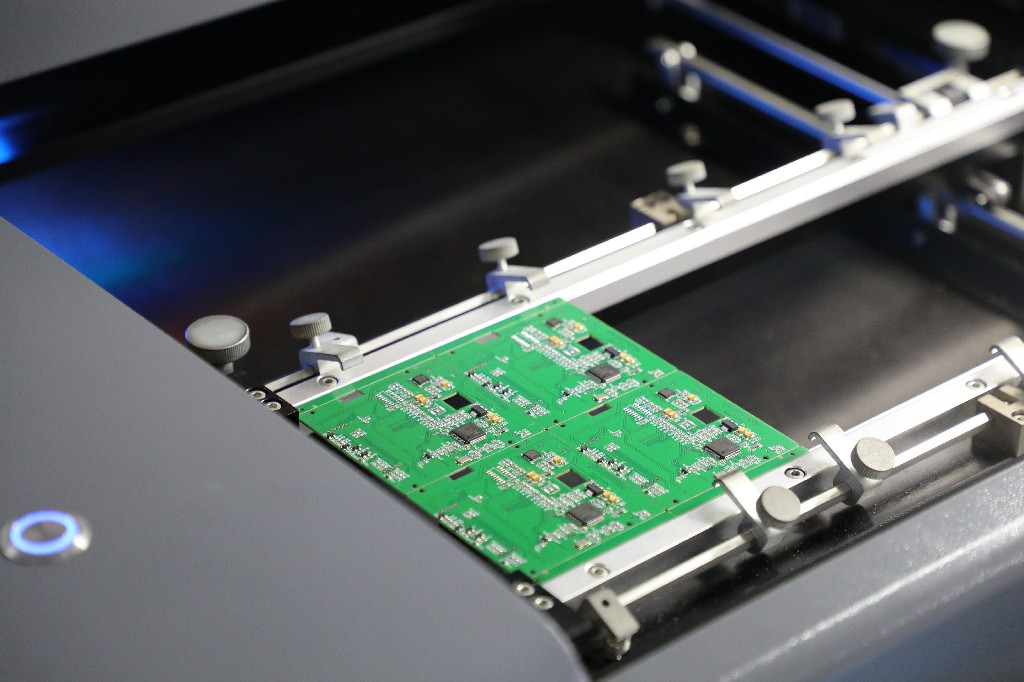 为什么PCBA加工要把过孔堵上?PCBA加工把过孔堵上的缘故原由